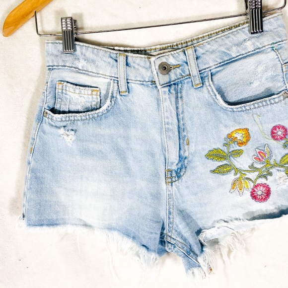Bershka 🌸🌼 flower child shorts - Picture 2 of 6